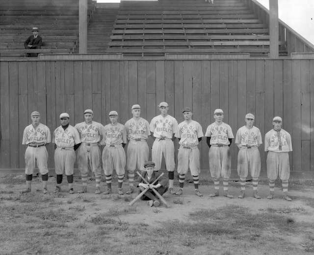 1920年温哥华的棒球 - 阿诺德和奎利[基地]球队