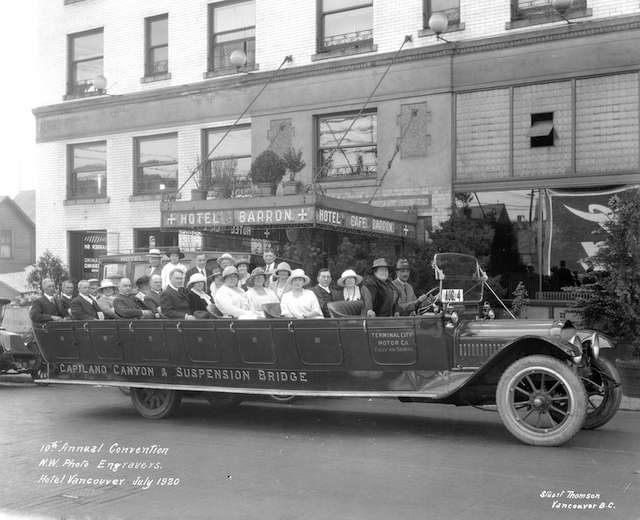 温哥华旅游巴士1920