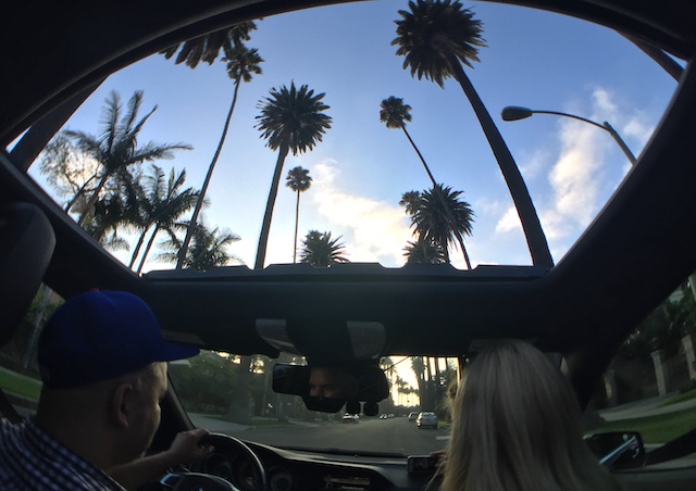 托尼（Tony）驾驶凯拉·安妮（Keira-Anne）和我在2016年在洛杉矶附近