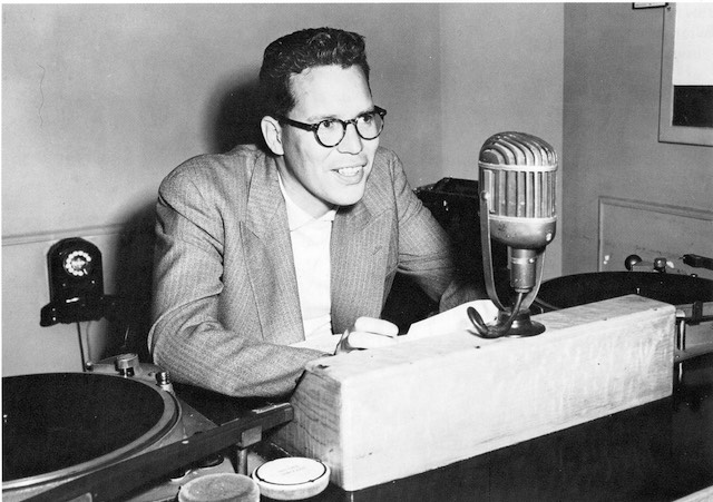 CBC的比尔·里德（Bill Reid），1950年。由CBC提供。
