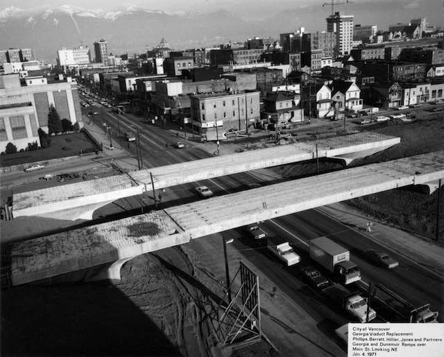1971年通过Strathcona高架桥。档案＃CVA 216-1.23