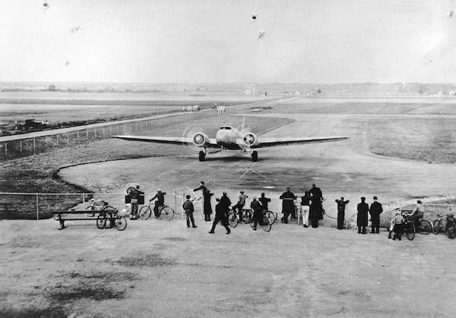 1934年，从西雅图到达了美国航空公司就职典礼的温哥华。档案＃CVA 1376-82