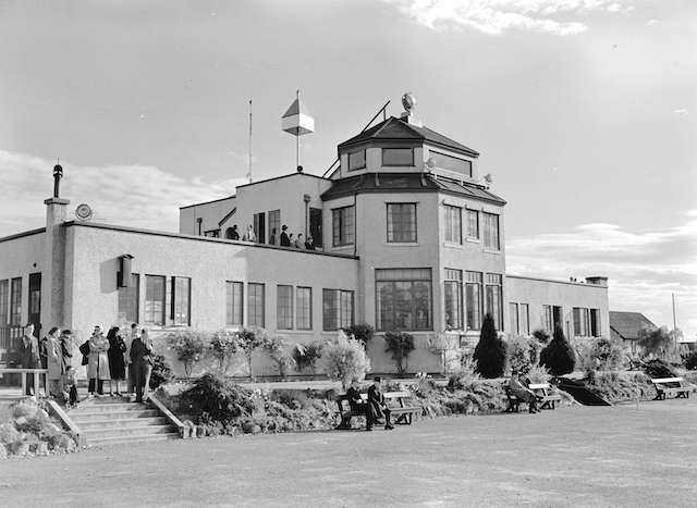 1940年海岛机场管理大楼。档案＃CVA 586-171