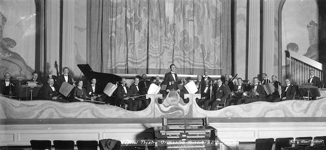 1921年 - 国会大厦剧院乐团。斯图尔特·汤姆森（Stuart Thomson）照片。档案＃CVA 99-5284