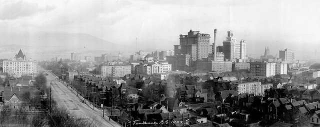 来自Burrard＆Nelson的温哥华市中心的全景。温哥华档案＃PAN P60。单击以获取完整的全景图像。